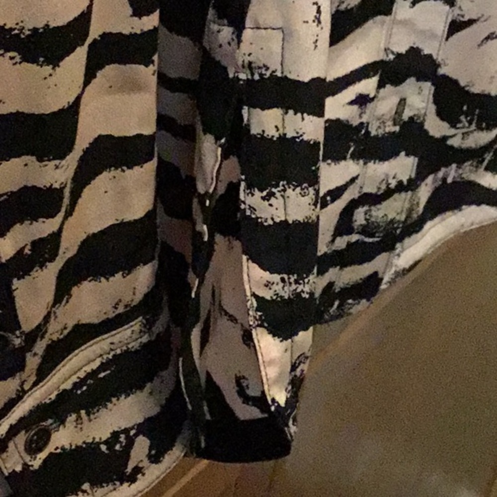 Super Cute and Classy Bebe Silky Dress Shirt - Picture 7 of 7